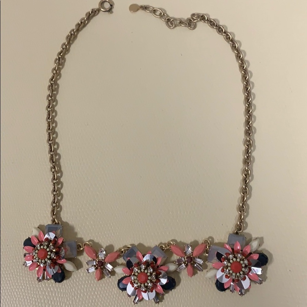 Ladies costume necklace LOFT